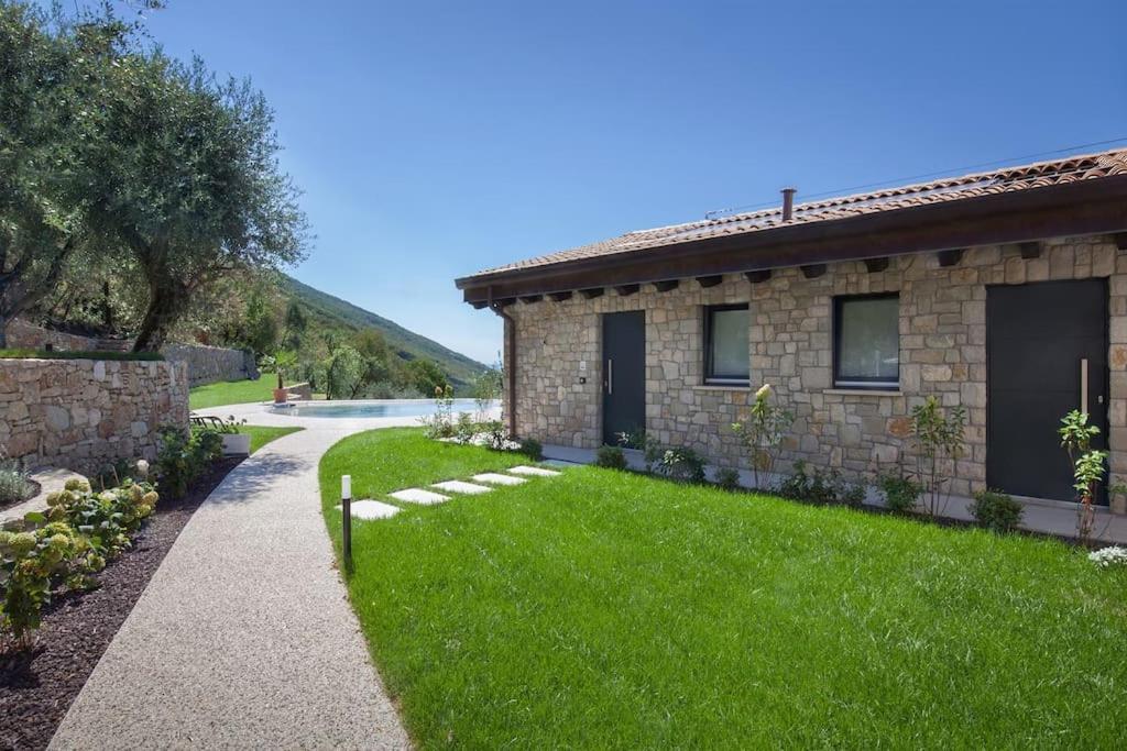 Villa Divina-Apt Armonia-Con Piscina E Vista Lago 카스텔레토디브렌조네 외부 사진
